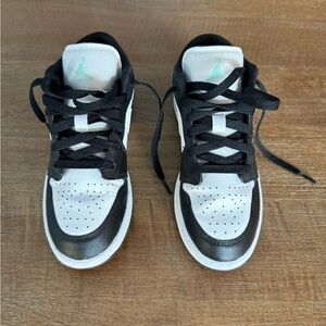 Nike Kids Jordan 1 Low Green Glow Sneakers